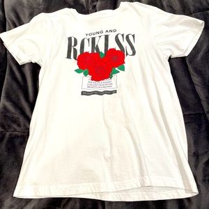 Men’s Medium Young & Reckless Rose Graphic Tee